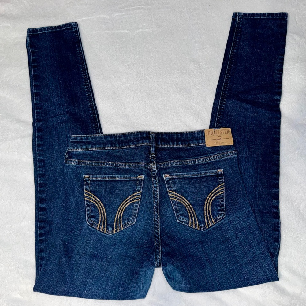 Hollister dark wash high rise straight leg jean Size 9R W29 L31 loose tag